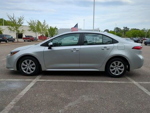 Used 2026 Toyota Corolla LE FWD image 7