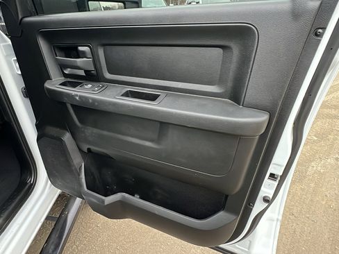 Used 2024 RAM 2500 Tradesman w/ Chrome Appearance Group image 18