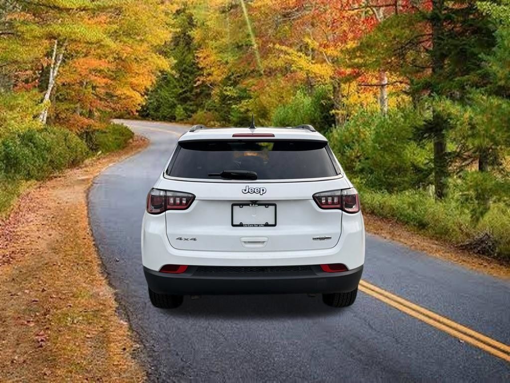 Used 2024 Jeep Compass Latitude AWD/4WD image 5