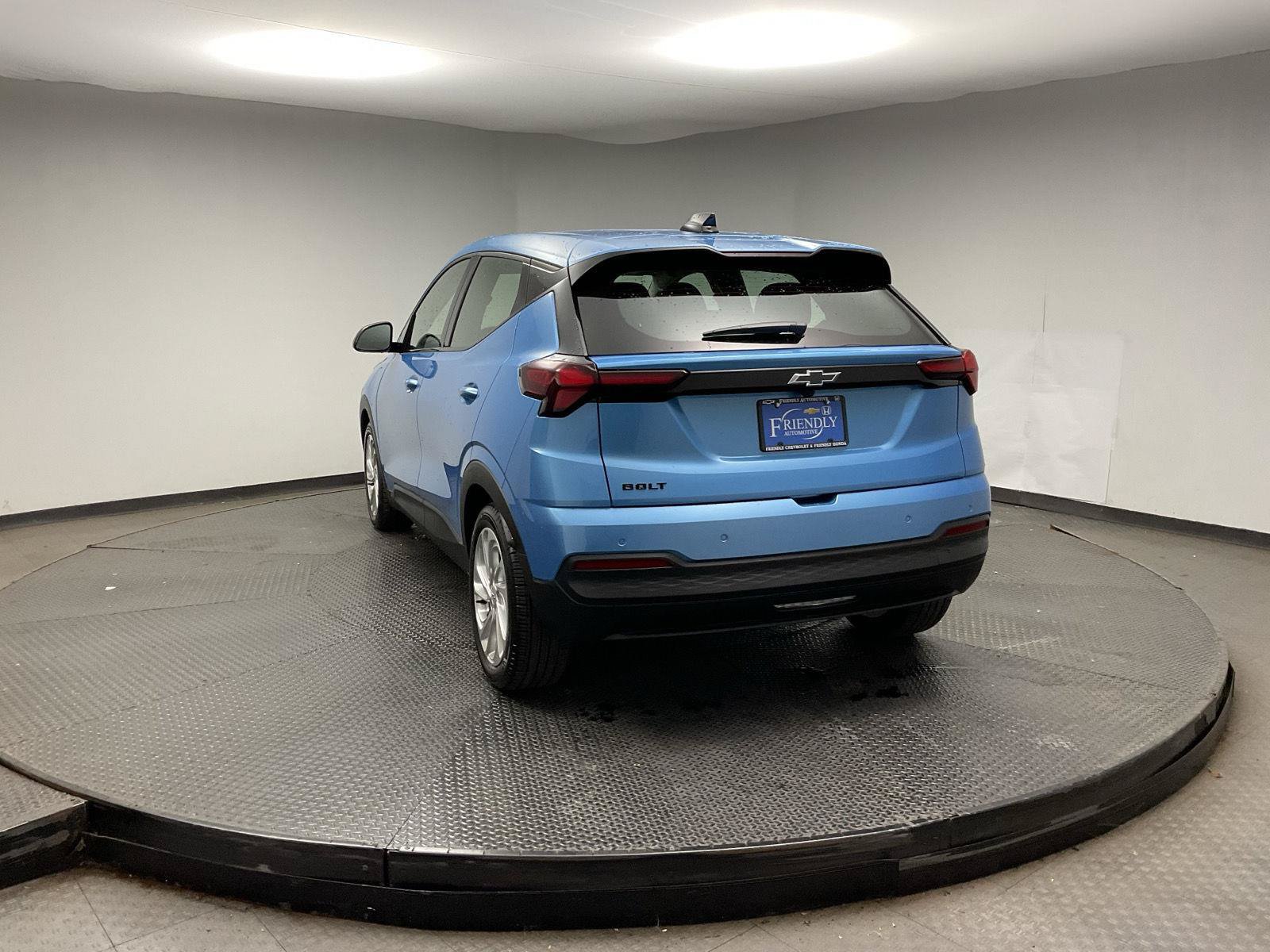 Used 2027 Chevrolet Bolt LT FWD image 5