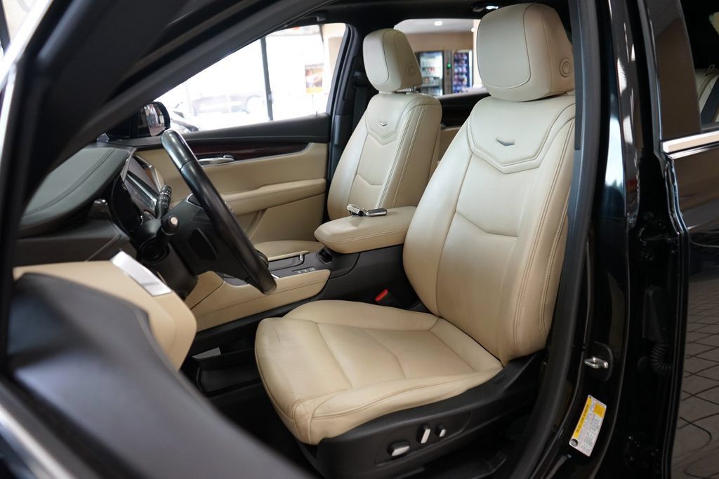 Used 2018 Cadillac XT5 Luxury AWD/4WD image 2