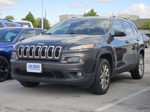 Used 2016 Jeep Cherokee Latitude AWD/4WD image 5