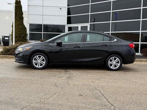 Used 2017 Chevrolet Cruze LT image 6