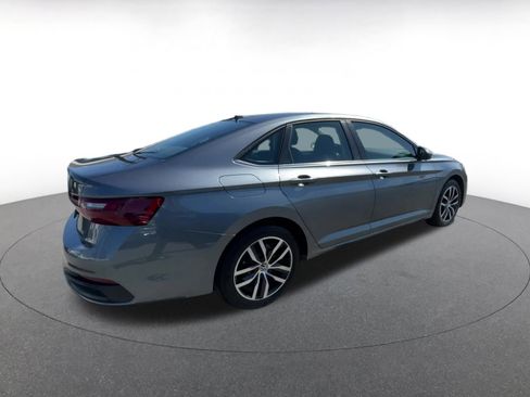 Used 2025 Volkswagen Jetta SE image 15