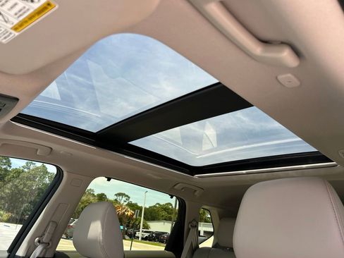 Certified 2024 Nissan Rogue SL w/ SL Premium Package FWD image 18