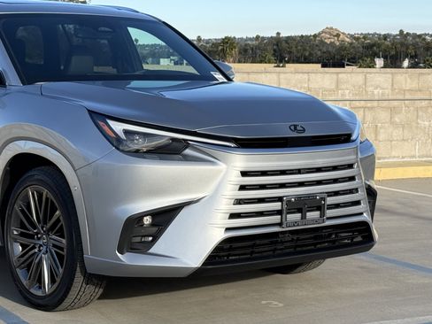 New 2026 Lexus TX 550h AWD Plug-In Hybrid image 3