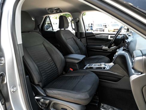 Used 2021 Ford Explorer XLT RWD image 33
