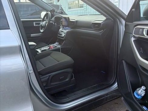 Used 2023 Ford Explorer XLT image 19