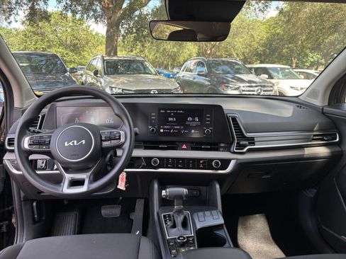 Used 2025 Kia Sportage LX FWD image 31