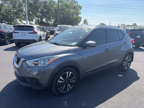 Used 2019 Nissan Kicks SV FWD image 3