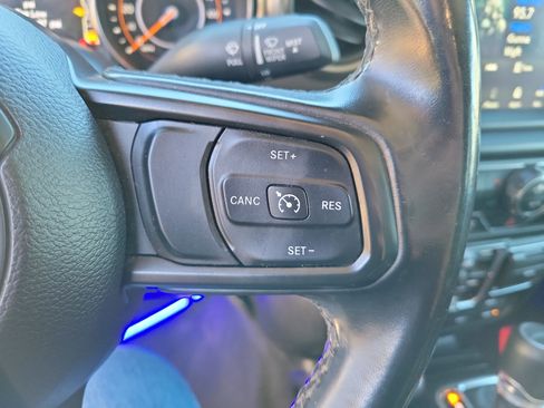 Used 2021 Jeep Gladiator Willys image 16