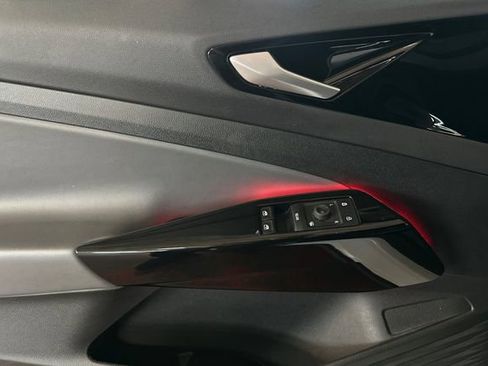 Used 2022 Volkswagen ID.4 Pro image 12