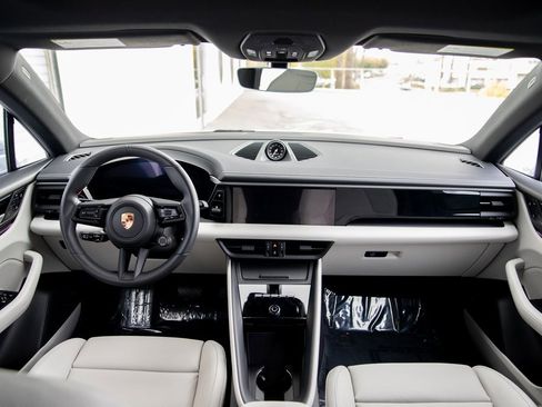 Certified 2025 Porsche Macan Electric image 22