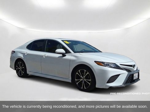 Used 2019 Toyota Camry SE w/ Carpet Mat Package FWD image 3