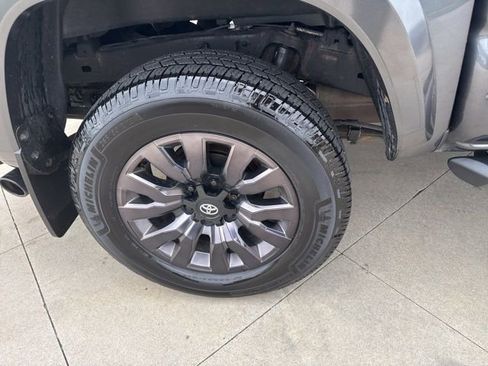 Used 2022 Toyota Tacoma Limited image 10