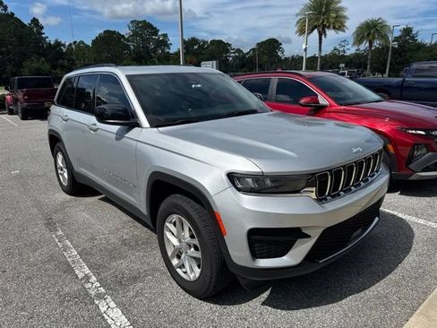 Used 2025 Jeep Grand Cherokee Laredo X RWD image 4