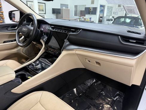 Used 2021 Jeep Grand Cherokee L Limited AWD/4WD image 19