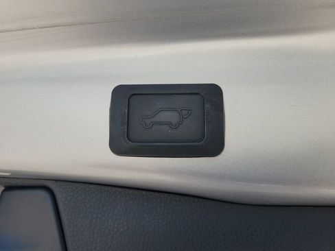 Used 2023 Toyota RAV4 XLE w/ Convenience Package FWD image 10