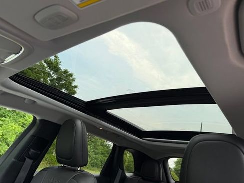 Certified 2023 Jeep Cherokee Altitude Lux w/ Lux Elite Package AWD/4WD image 13