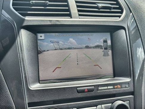 Used 2018 Ford Explorer XLT w/ Equipment Group 201A FWD image 14