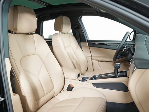 New 2026 Porsche Macan image 36