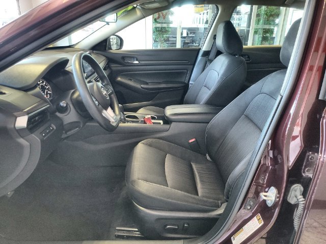 Used 2024 Nissan Altima 2.5 SV FWD image 12
