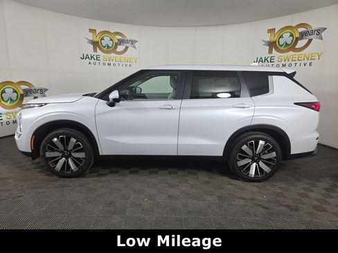 New 2025 Mitsubishi Outlander SE image 4