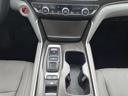 Used 2018 Honda Accord Touring image 25