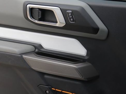 Used 2023 Ford Bronco Badlands image 23