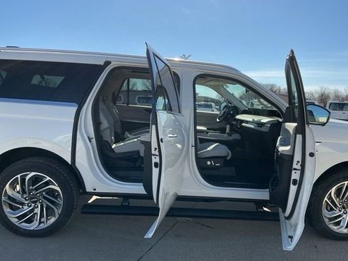 New 2026 Lincoln Navigator L Reserve image 9