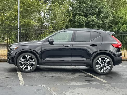 Used 2023 Volvo XC40 B5 Plus w/ Protection Package Premier AWD/4WD image 7