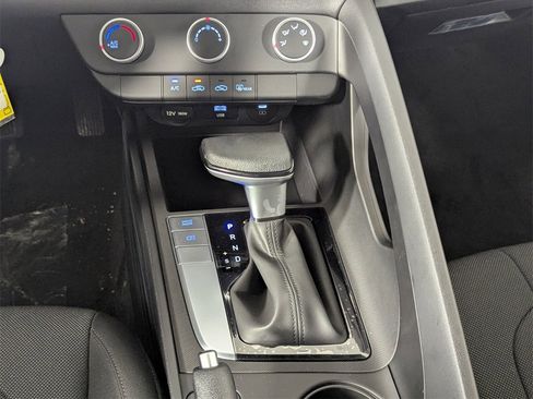 New 2025 Hyundai Elantra SE image 21