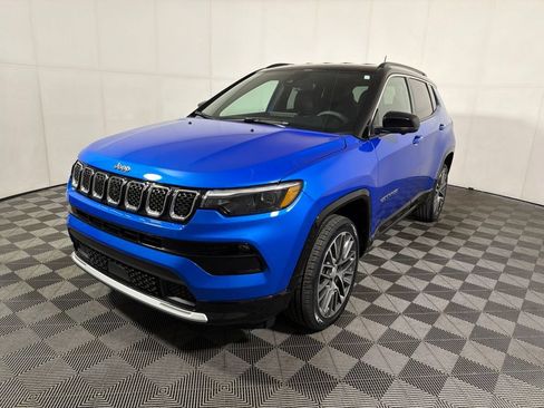 Used 2023 Jeep Compass Limited w/ Elite Group AWD/4WD image 4
