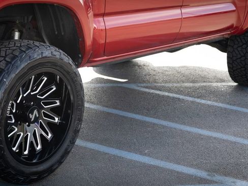 Used 2019 Toyota Tacoma SR5 image 16