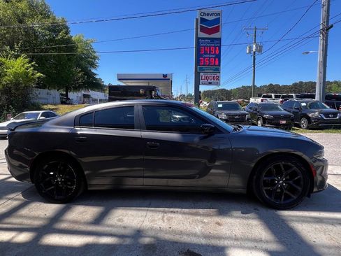 Used 2019 Dodge Charger SXT w/ Blacktop Package RWD image 7