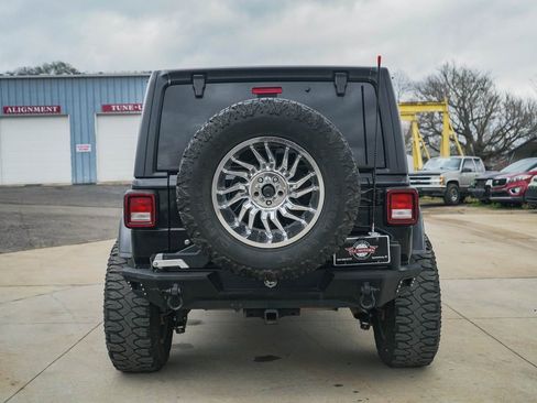 Used 2020 Jeep Wrangler Unlimited Sahara image 30