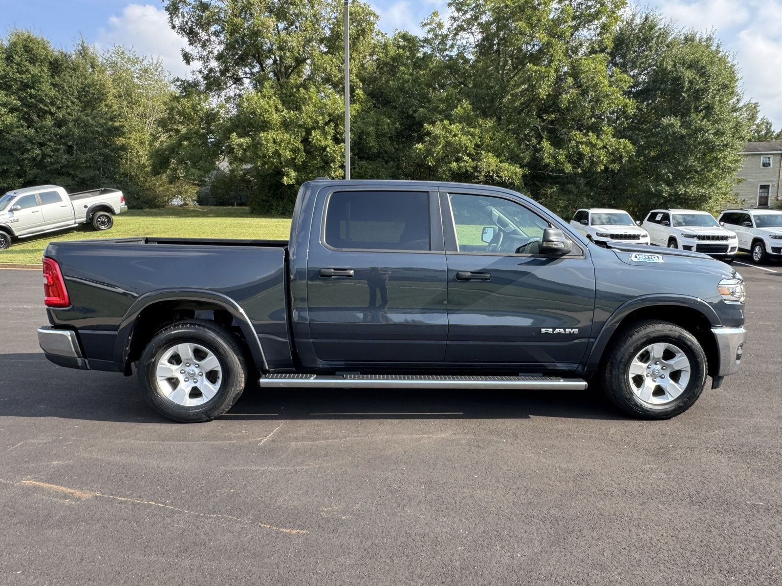 Used 2025 RAM 1500 Big Horn AWD/4WD image 4