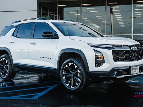 Used 2025 Chevrolet Equinox RS w/ Safety and Technology Package image 3