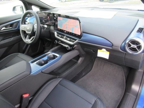 New 2025 Chevrolet Equinox EV LT w/ Convenience Package image 11