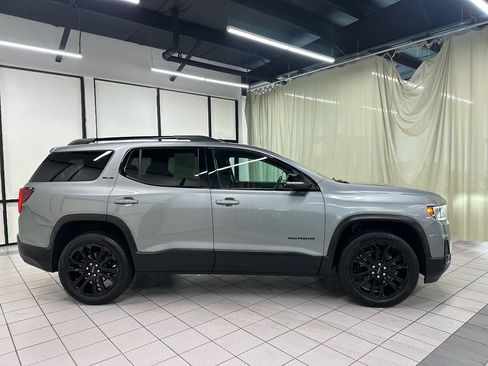 Used 2023 GMC Acadia SLE w/ Driver Convenience Package FWD image 3