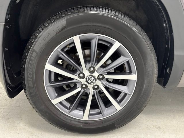 Used 2018 Toyota Highlander XLE AWD/4WD image 34