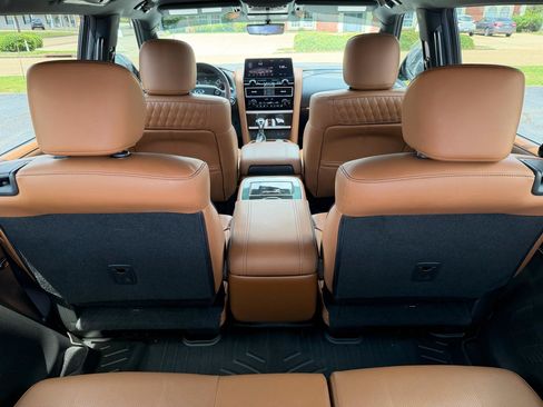 Used 2024 INFINITI QX80 Sensory w/ Cargo Package AWD/4WD image 11