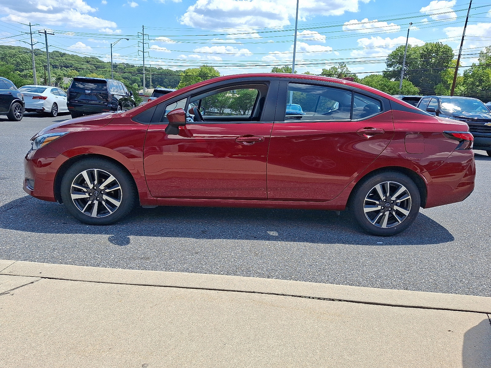 Used 2025 Nissan Versa SV FWD image 4