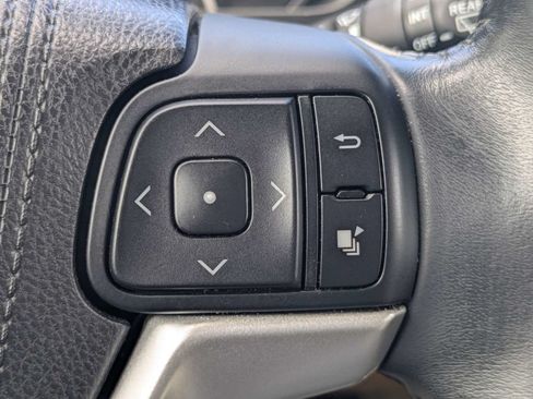 Used 2016 Toyota Highlander XLE FWD image 28