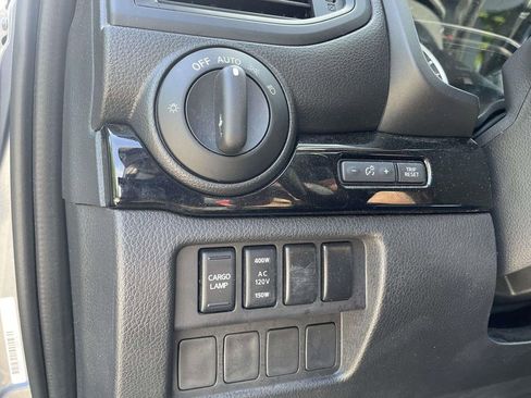 Used 2023 Nissan Titan SV w/ SV Convenience Package RWD image 27