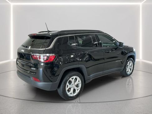 Used 2024 Jeep Compass Latitude AWD/4WD image 6