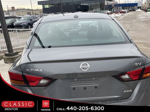 Used 2020 Nissan Altima 2.5 SV image 2
