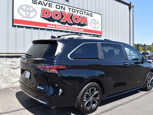 Certified 2026 Toyota Sienna Platinum AWD/4WD image 5