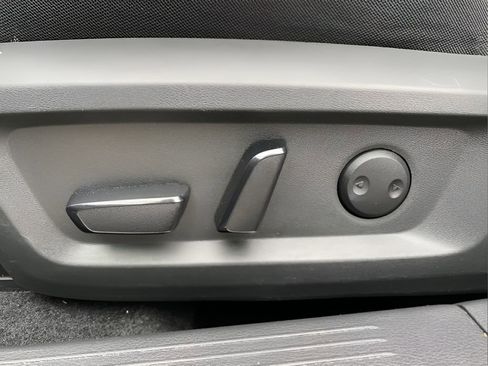 Used 2021 Nissan Rogue SV image 18