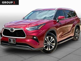 Used 2022 Toyota Highlander XLE FWD video 1